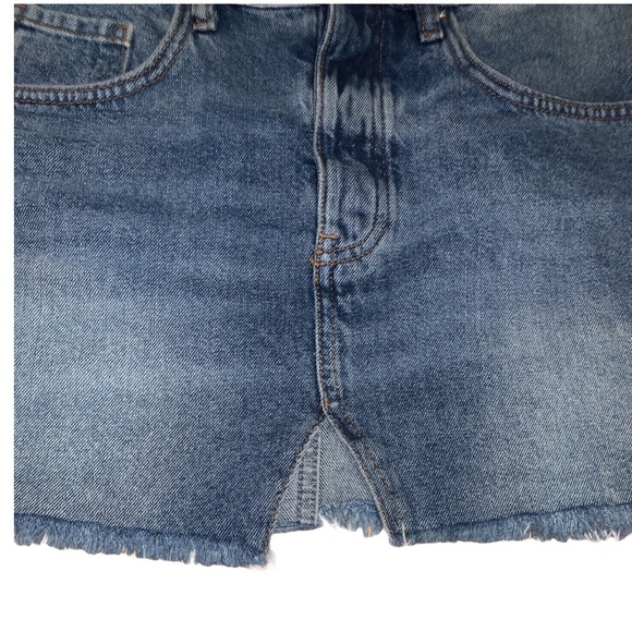 Forever 21 Jean Skirt with Raw Hem Size 27 - Picture 3 of 6